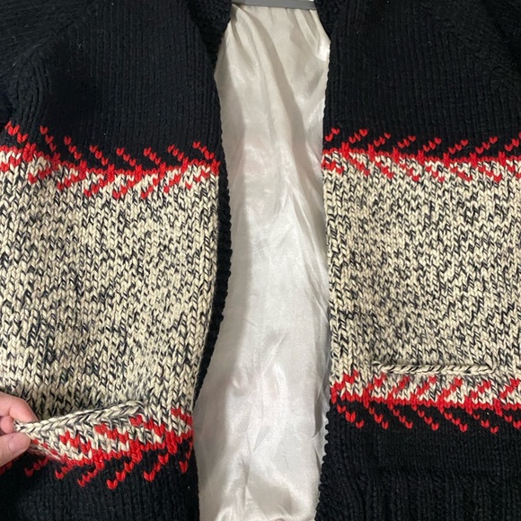 Cowichan hand knit lined zip up sweater - Picture 4 of 5